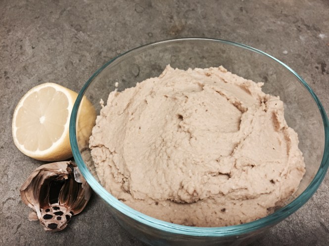 blackgarlic hummus
